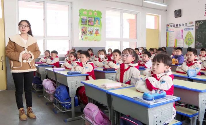 为了增强学生们的安全防范意识和自我保护能力,涞水小学开展了以安全