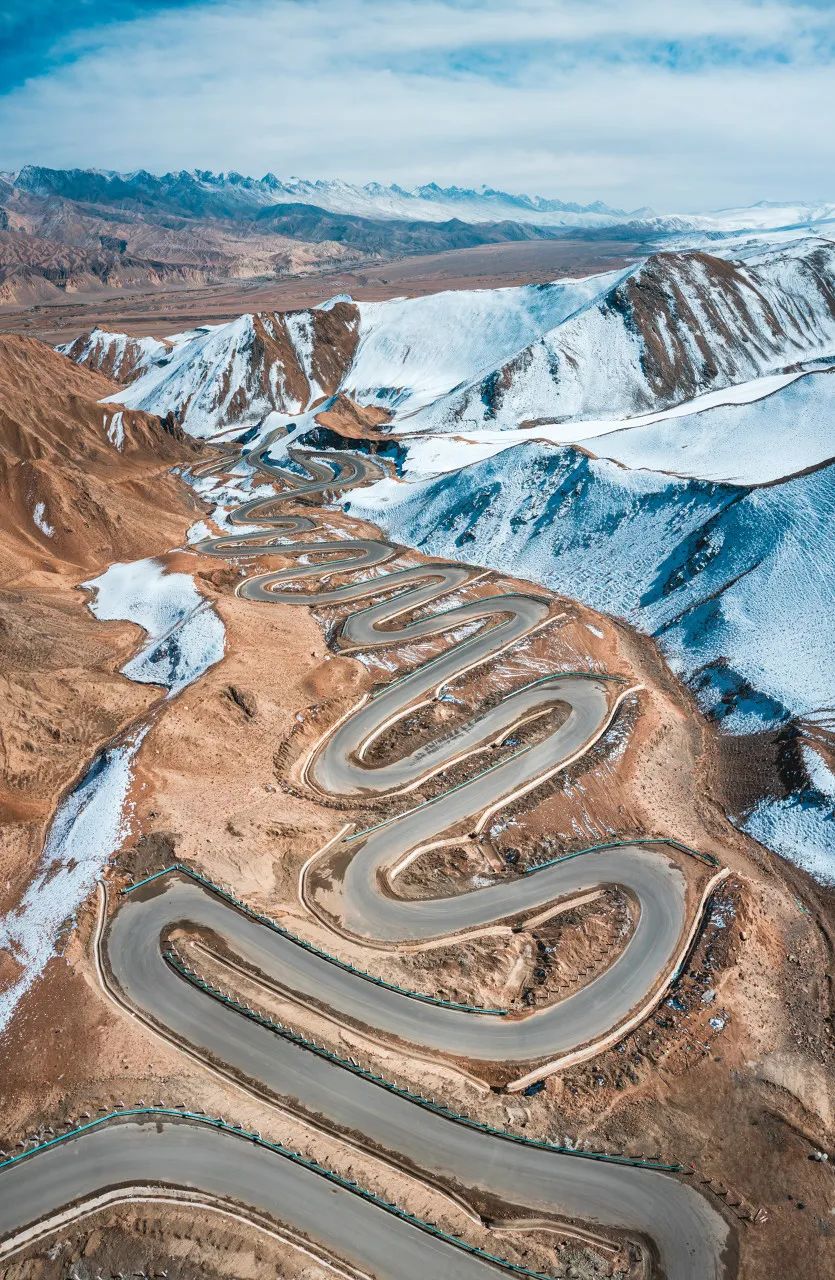到莎车有两条路,一条是走国道回到喀什再绕过去,另一条是就是塔莎公路