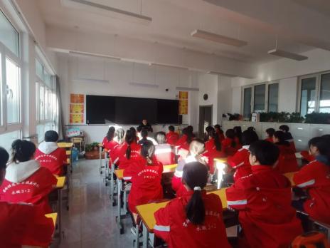 "永吉县公安局双河镇派出所民警深入永吉县第三十中学为在校师生代表