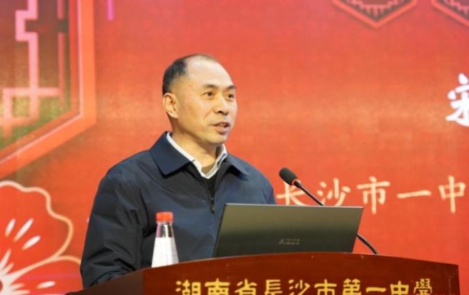 长沙校长开学致辞刷屏！“热辣滚烫”开启“飞驰人生”