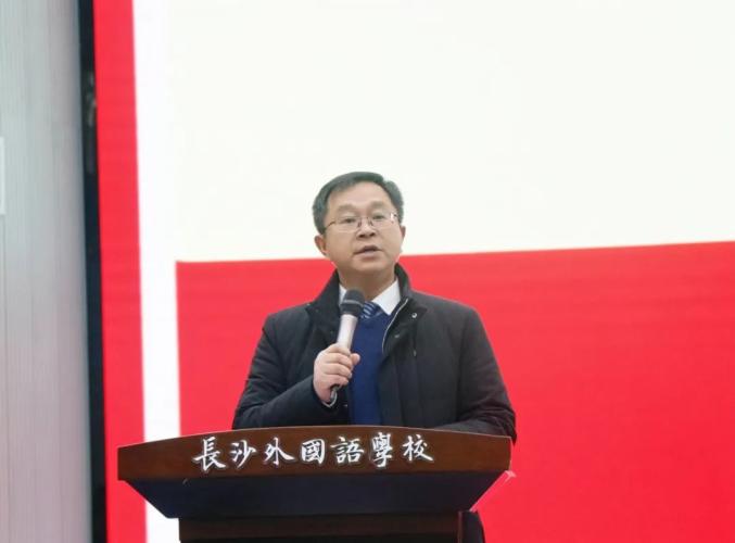 长沙校长开学致辞刷屏热辣滚烫开启飞驰人生