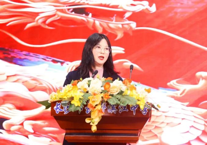 长沙校长开学致辞刷屏热辣滚烫开启飞驰人生