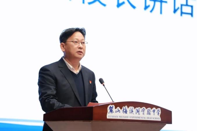 长沙校长开学致辞刷屏热辣滚烫开启飞驰人生