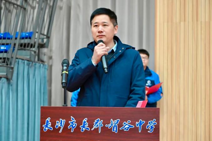 长沙校长开学致辞刷屏热辣滚烫开启飞驰人生