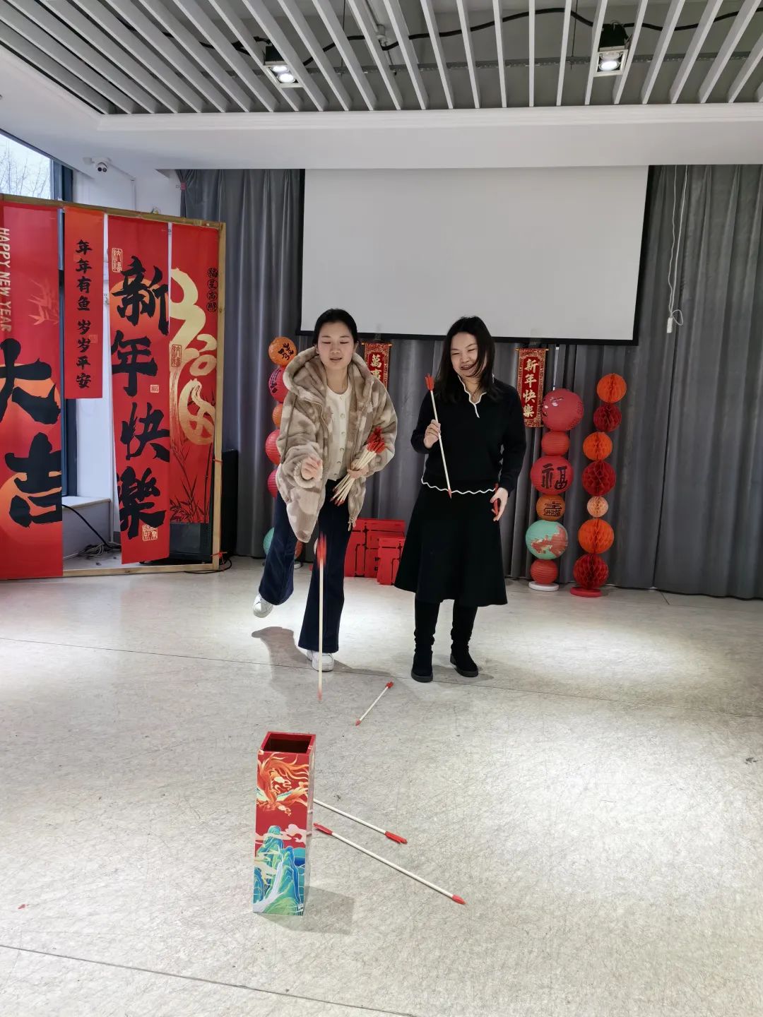 投壶,做灯笼,人造瑞雪……这里洋溢着浓浓民俗味儿道_澎湃号·政务