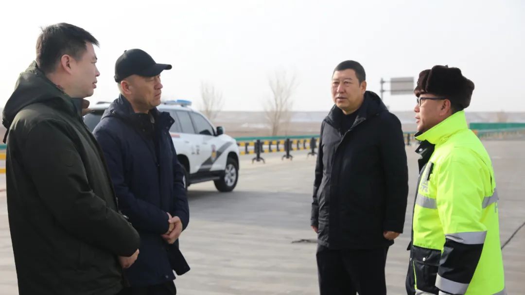 厅交管局党委委员事故对策指导支队支队长倪建军一行深入阿拉善盟督导