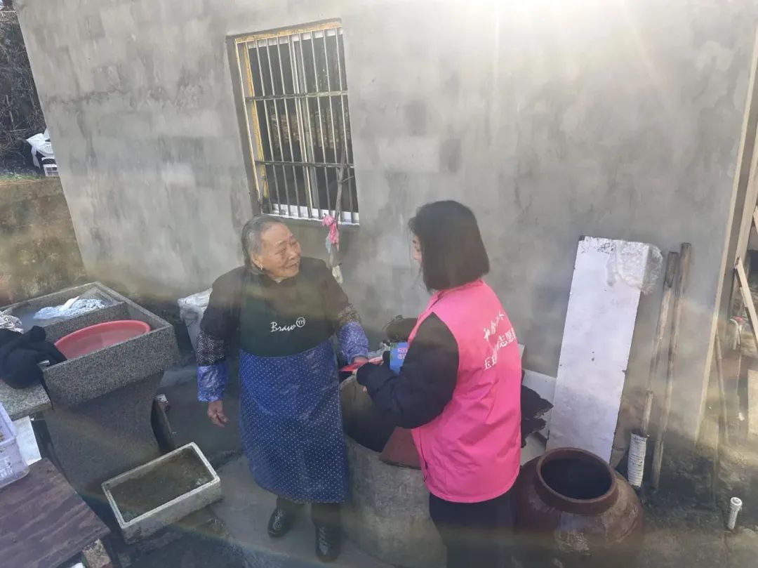 玉环市海山乡妇联汇聚微微星光可成灿烂星河点亮微光留爱童行项目