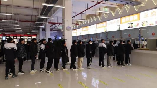 宜阳县实验高中 澎拜新闻