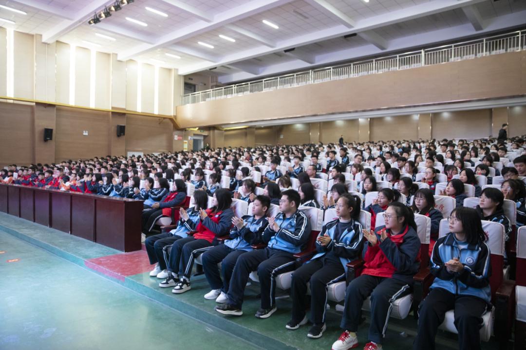 你好新学期国防教育开学第一课走进万全中学