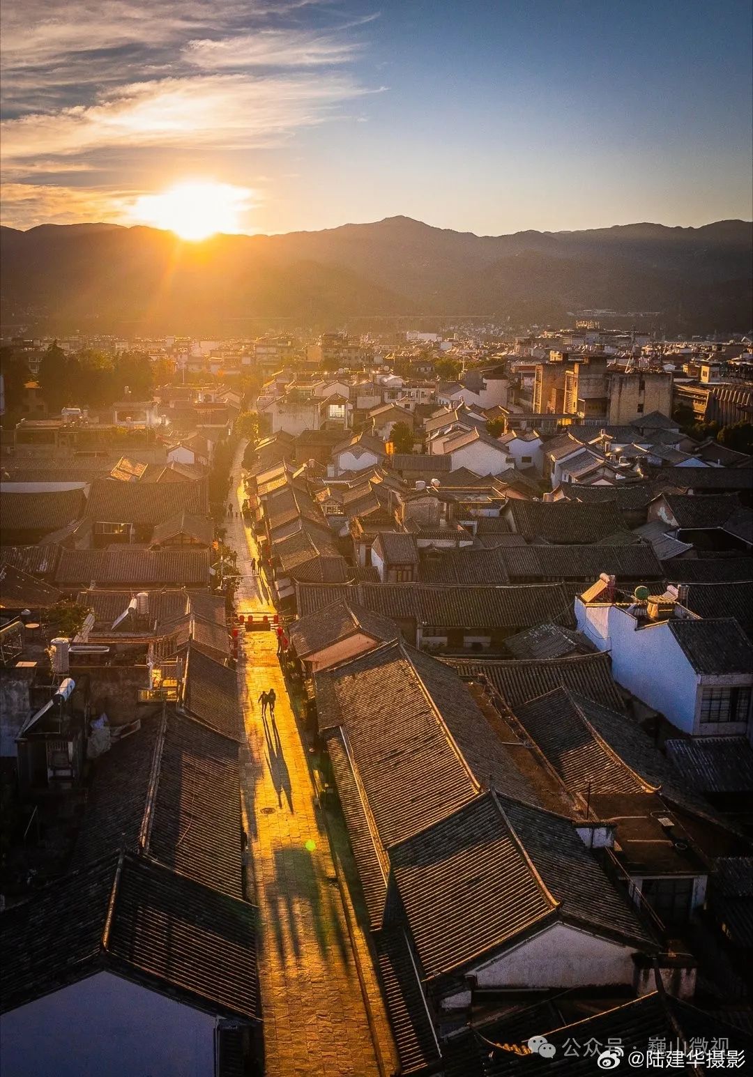 获此殊荣,缘于巍山县禀赋优良的气候生态资源,北亚热带高原季风湿润