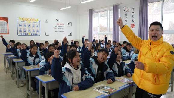 七星关区朱昌二中,学生为新学期打气加油△七星关区第二实验学校