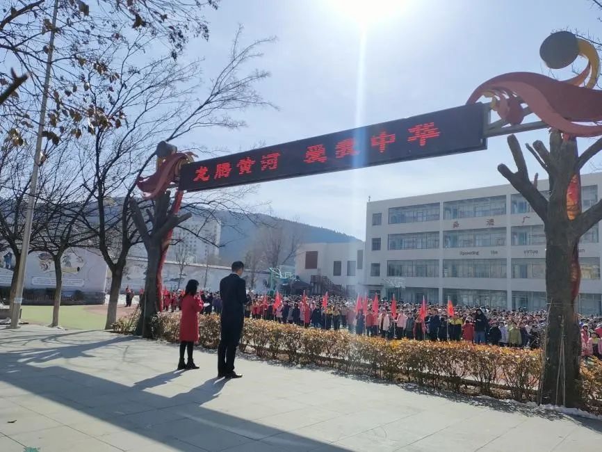 推进馆校合作,共绘教育篇章——济南市博物馆为舜耕小学送上"新学期大