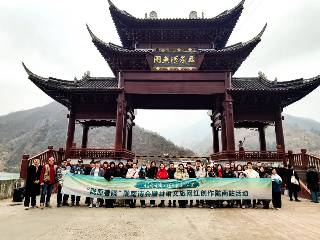 文县中庙镇位于秦岭南麓,白龙江畔,甘陕川交界处,素有"鸡鸣三省"之称.