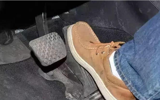 梅河新区交警雨雪天气出行这些交通安全常识要牢记出行提示