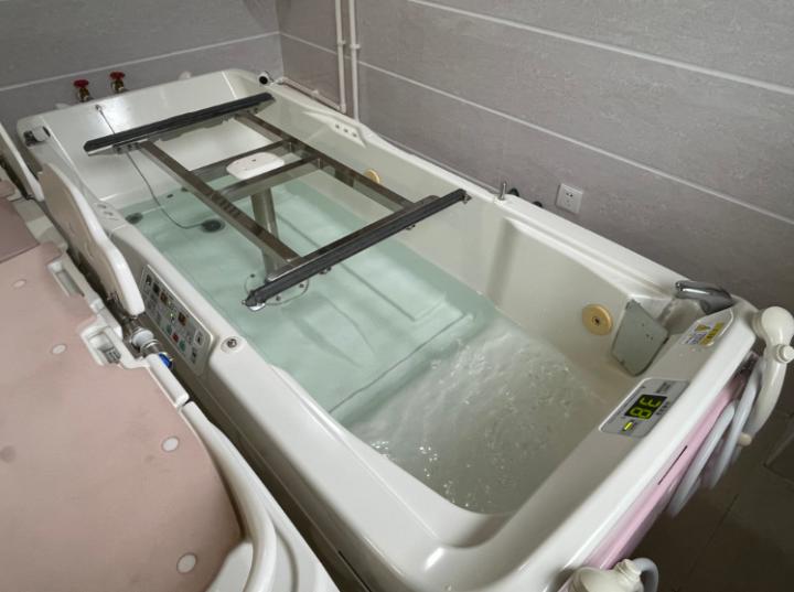 舟山普陀:"智慧助浴"巧解失能老人洗澡难题