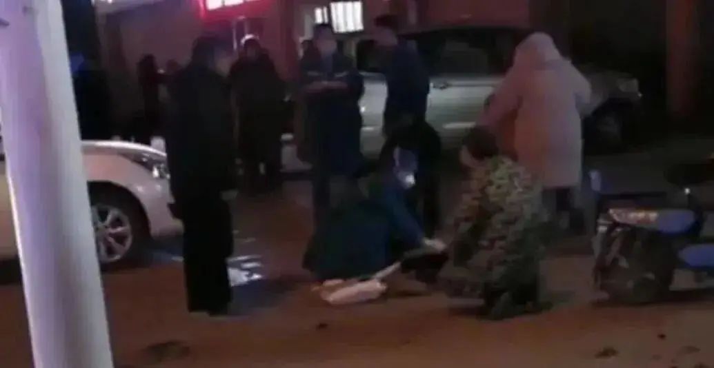 1人死亡!一住户私存大量鞭炮引发爆炸