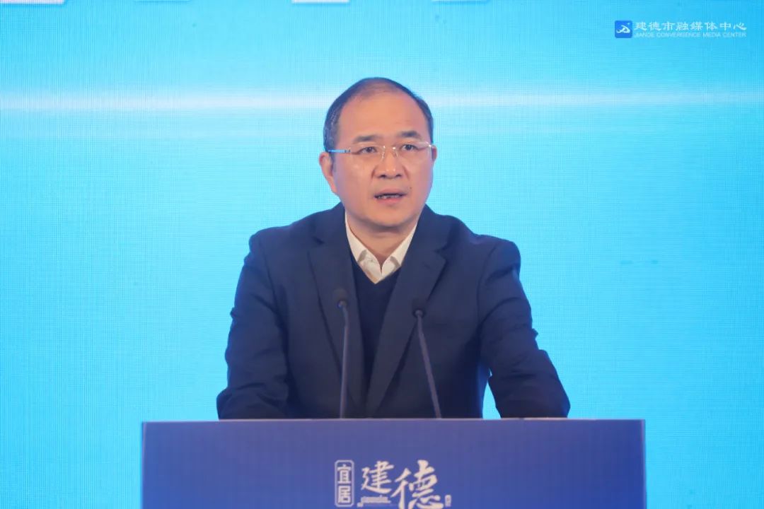 全力拼经济 重塑新优势 全市经济高质量发展大会召开