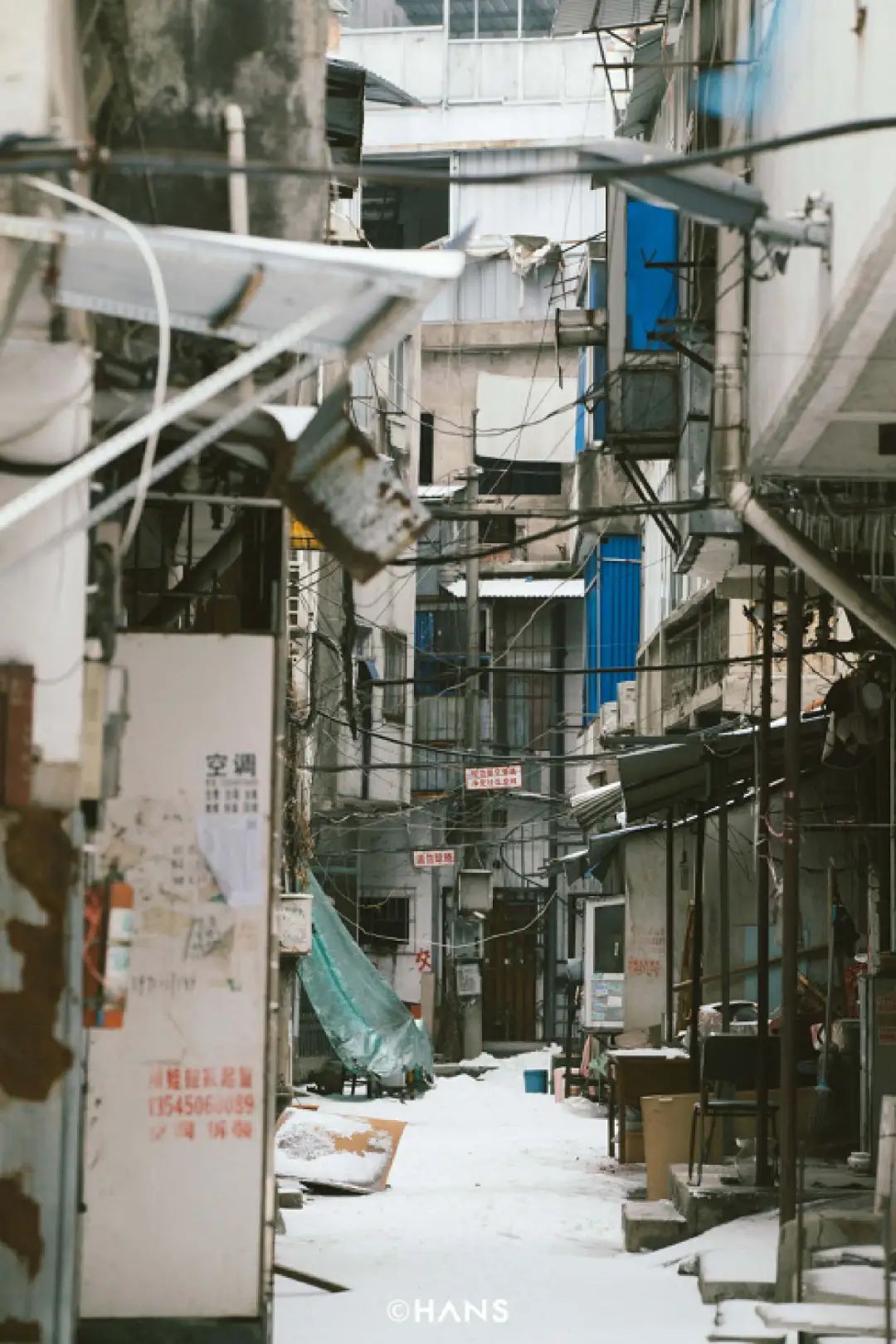 路口的小店情况也相似,店主大叔90年代从孝感来武汉谋生,在新合村定居