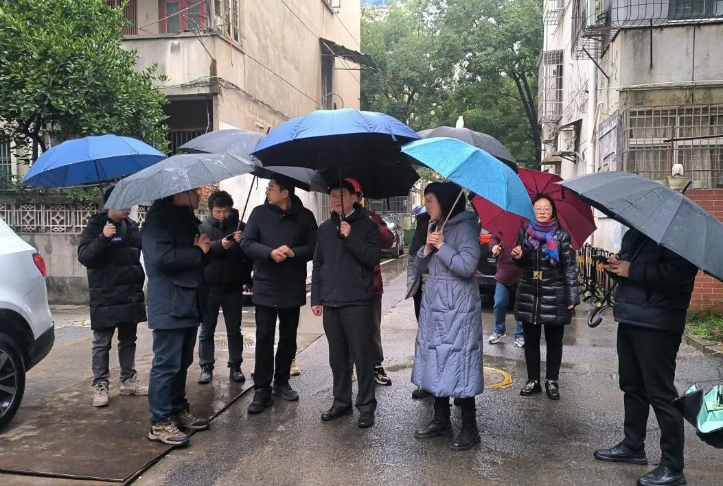 主任厉才茂,江西省残联二级巡视员廖美华到南昌市培智学校调研残疾人