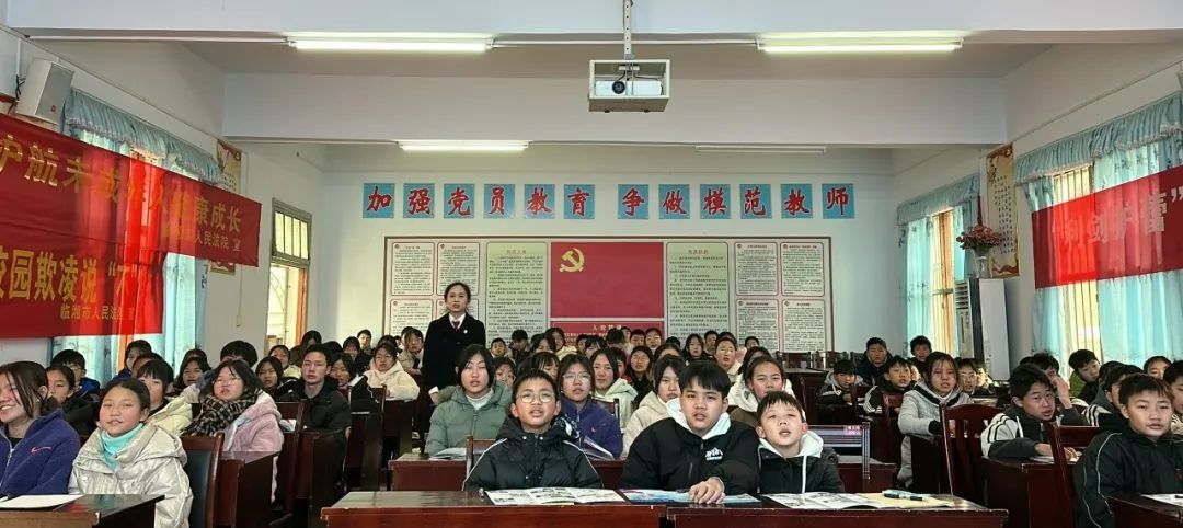 建设平安校园,2月28日上午,临湘法院聂市法庭庭长,源潭中学法治副校长