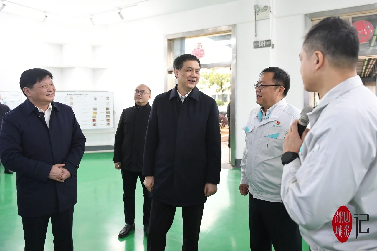 同日,副省长,市长周海兵在走访调研新能源汽车(含燃油车)产业链时