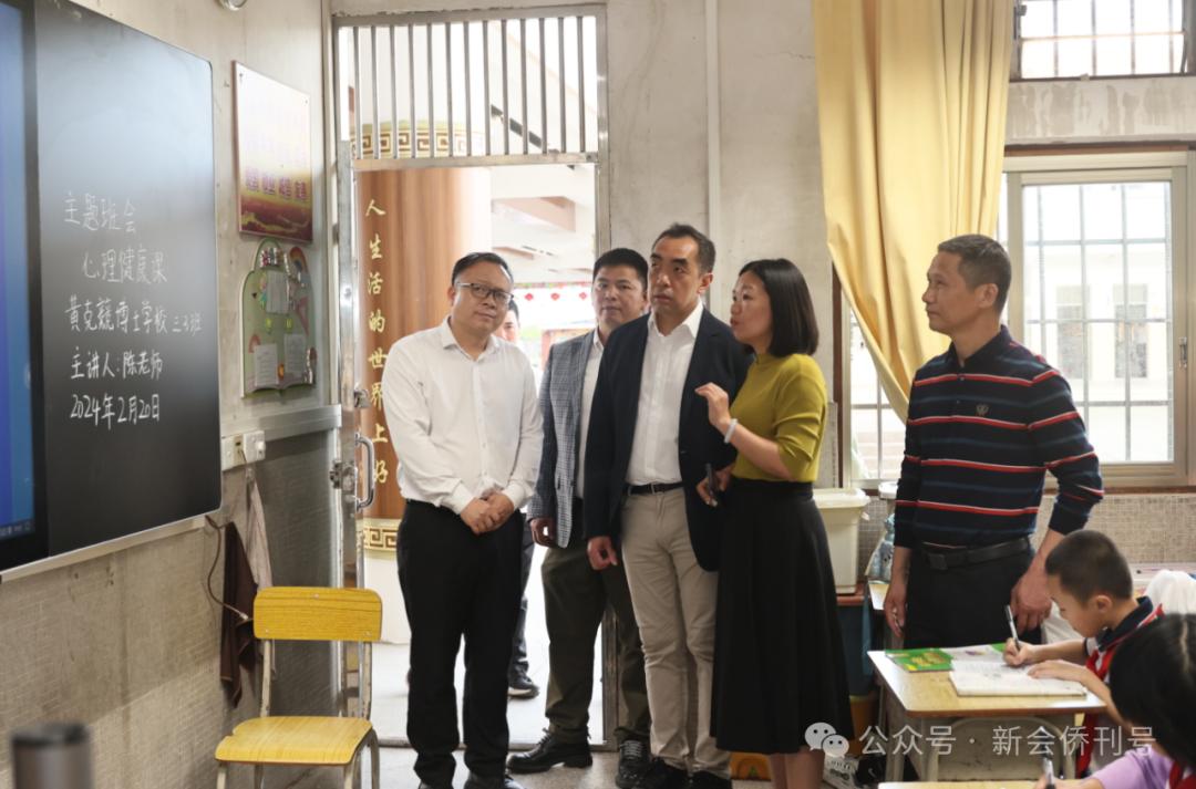 根在葵乡新会乡亲黄克竞博士后人返乡探亲缅怀先祖爱国爱乡善举