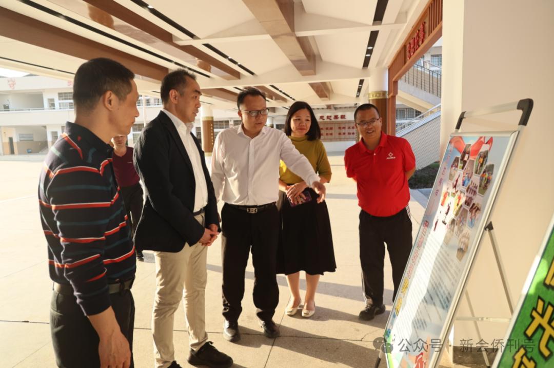 根在葵乡新会乡亲黄克竞博士后人返乡探亲缅怀先祖爱国爱乡善举