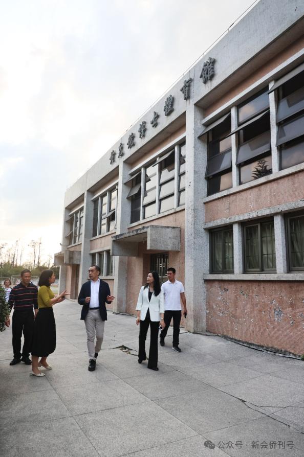 根在葵乡新会乡亲黄克竞博士后人返乡探亲缅怀先祖爱国爱乡善举