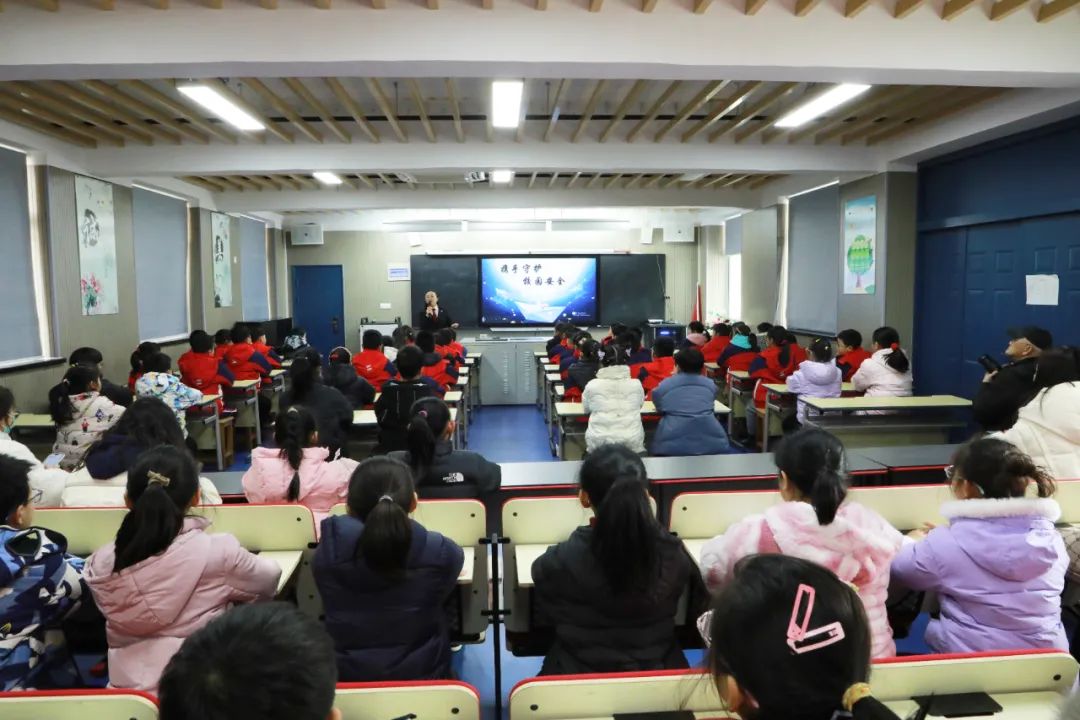 永红街道政法委员颜弢,永红街道政法局支部书记薛波,清潭一社区党委