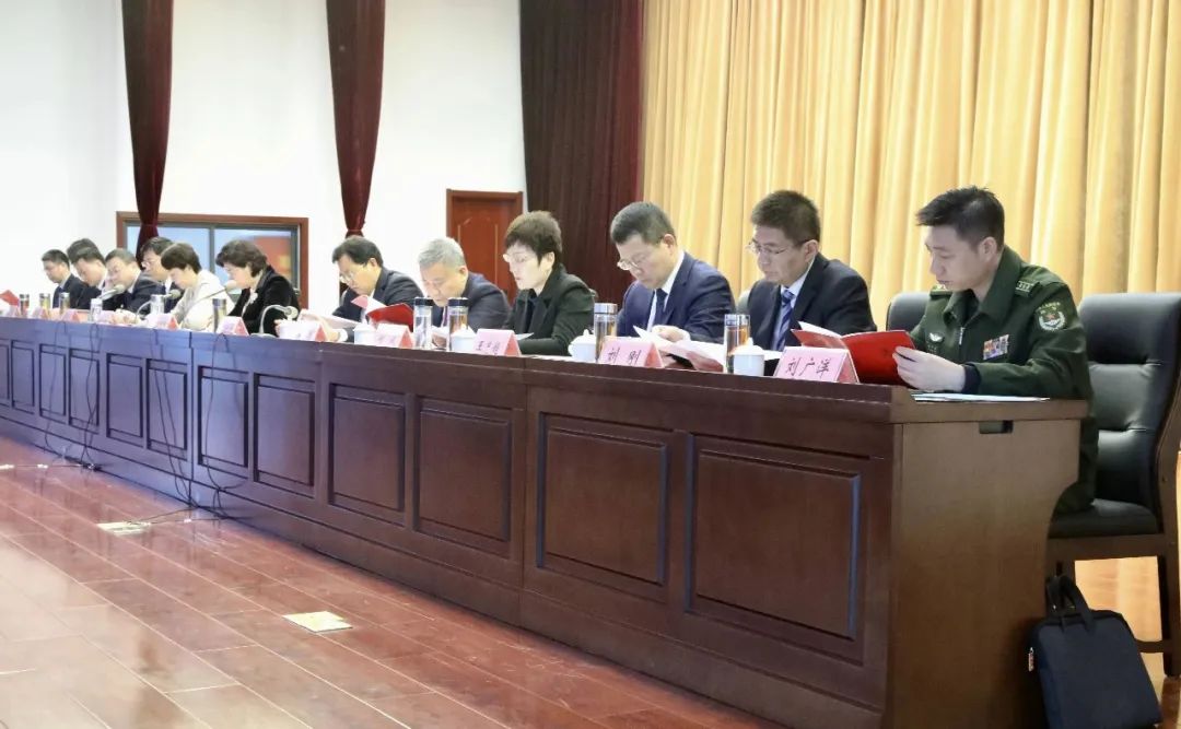 全区工业发展暨招商引资加力攻坚大会召开_澎湃号