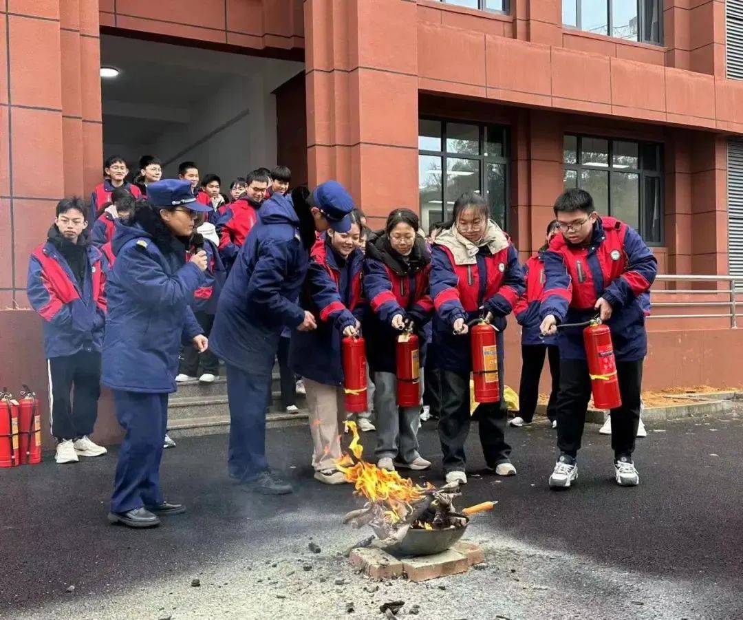 新钢中学△消防应急疏散演练长青小学△消防应急疏散演练明志小学