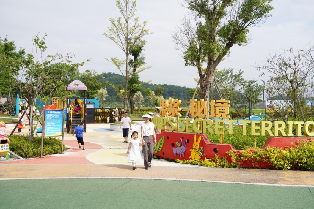 东部组团儿童公园南朗儿童公园为亲子提供了一个共同活动的空间一起