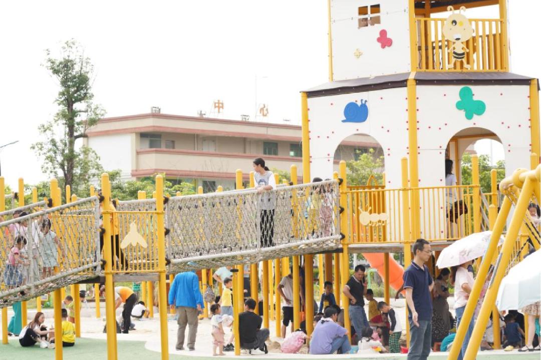 东部组团儿童公园南朗儿童公园为亲子提供了一个共同活动的空间一起