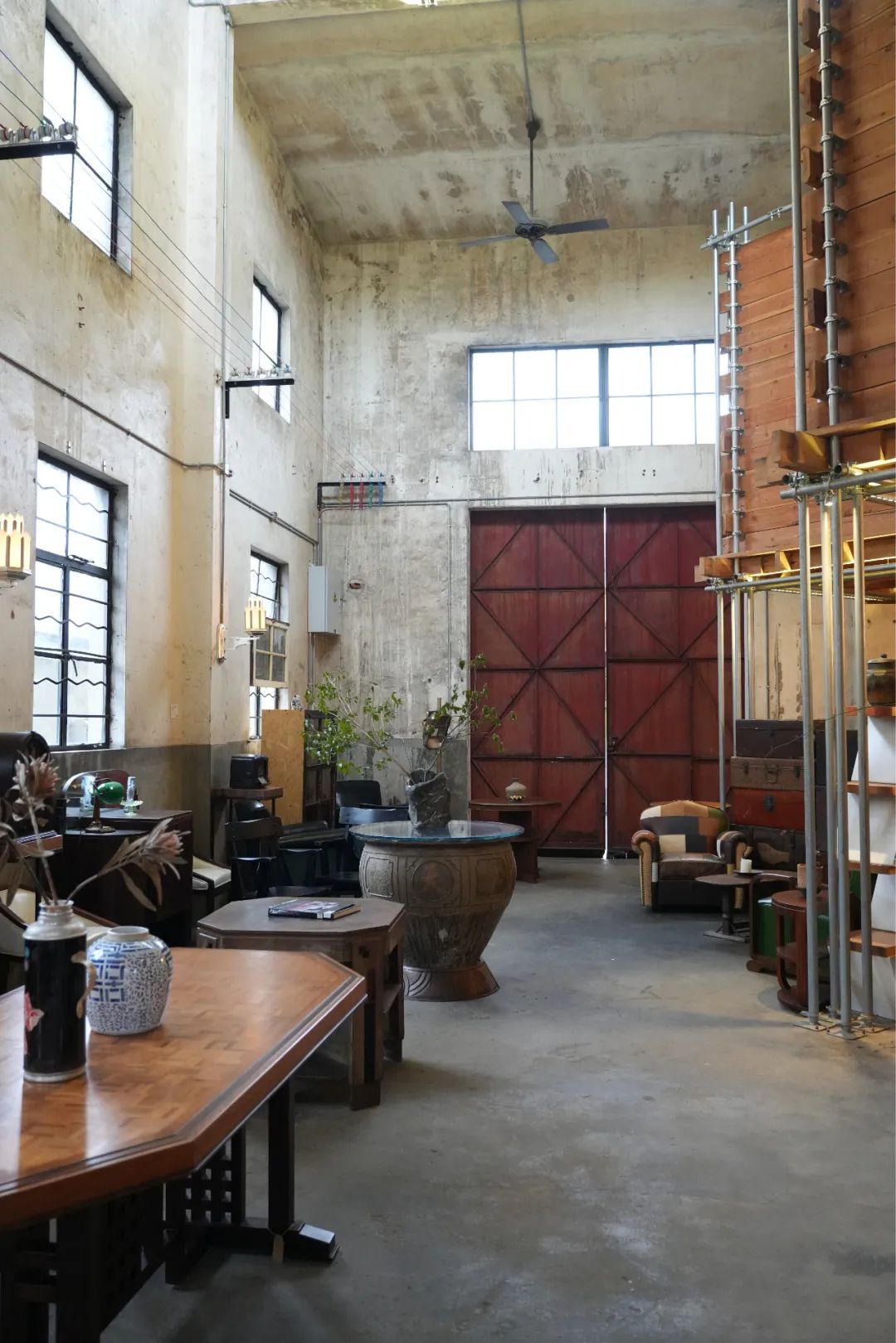 2022年,柯海琦把工作室从南昌路搬到南翔,租下了翔黄路上的一栋老厂房