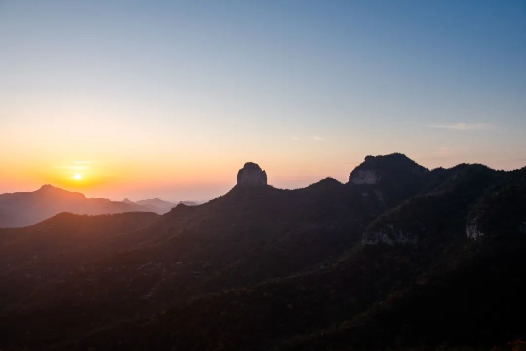炉峰山看一看磁县山峰的雄险奇秀放松一下心灵睡美人山……登一弹炉