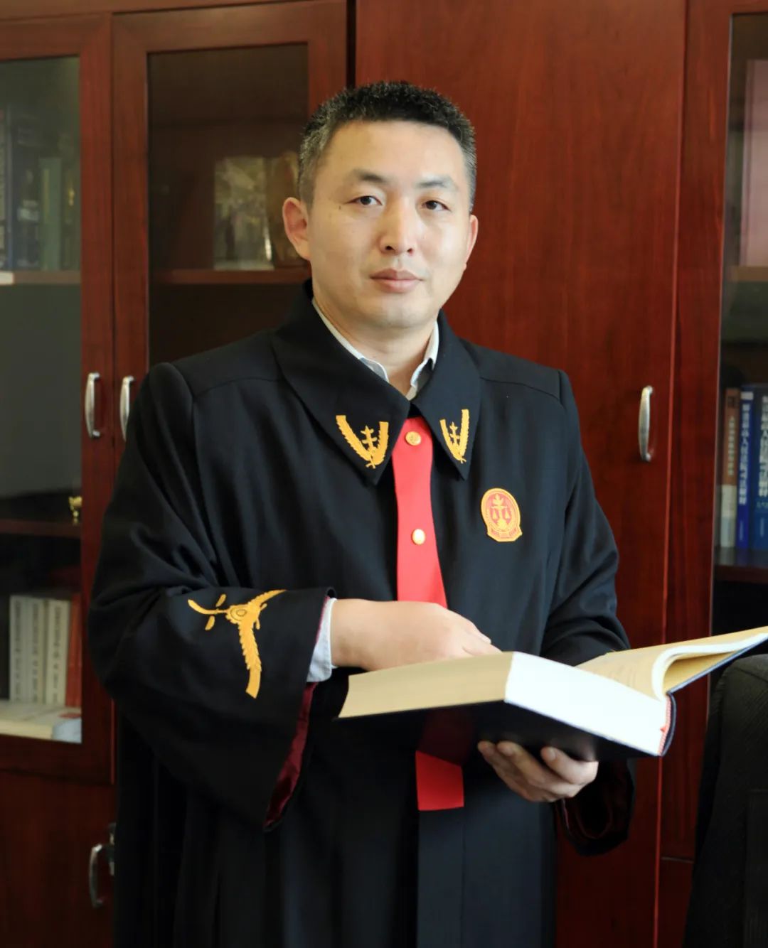 其中,苏州工业园区人民法院陈建峰,孙晓芳,朱文峰三位同志获评"苏州