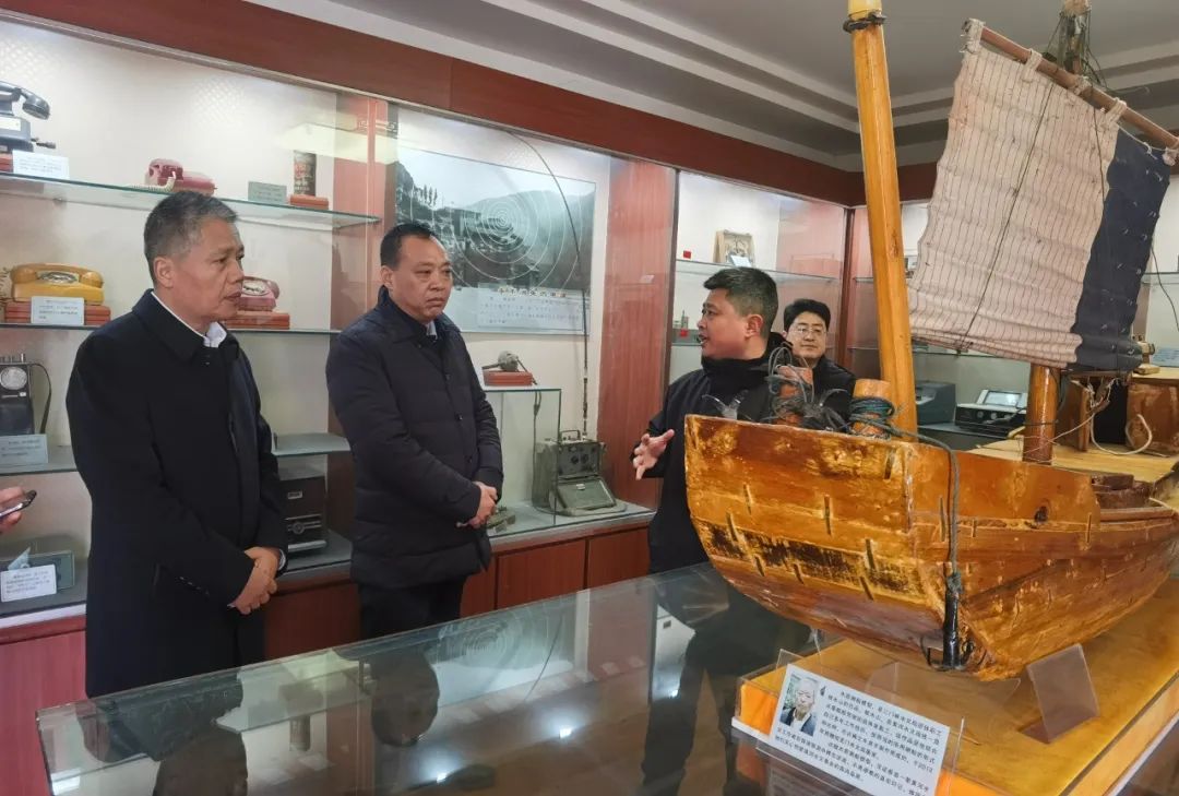 3月5日,渭南市水务局局长原晓军带领相关科室及基层单位,到我市调研河