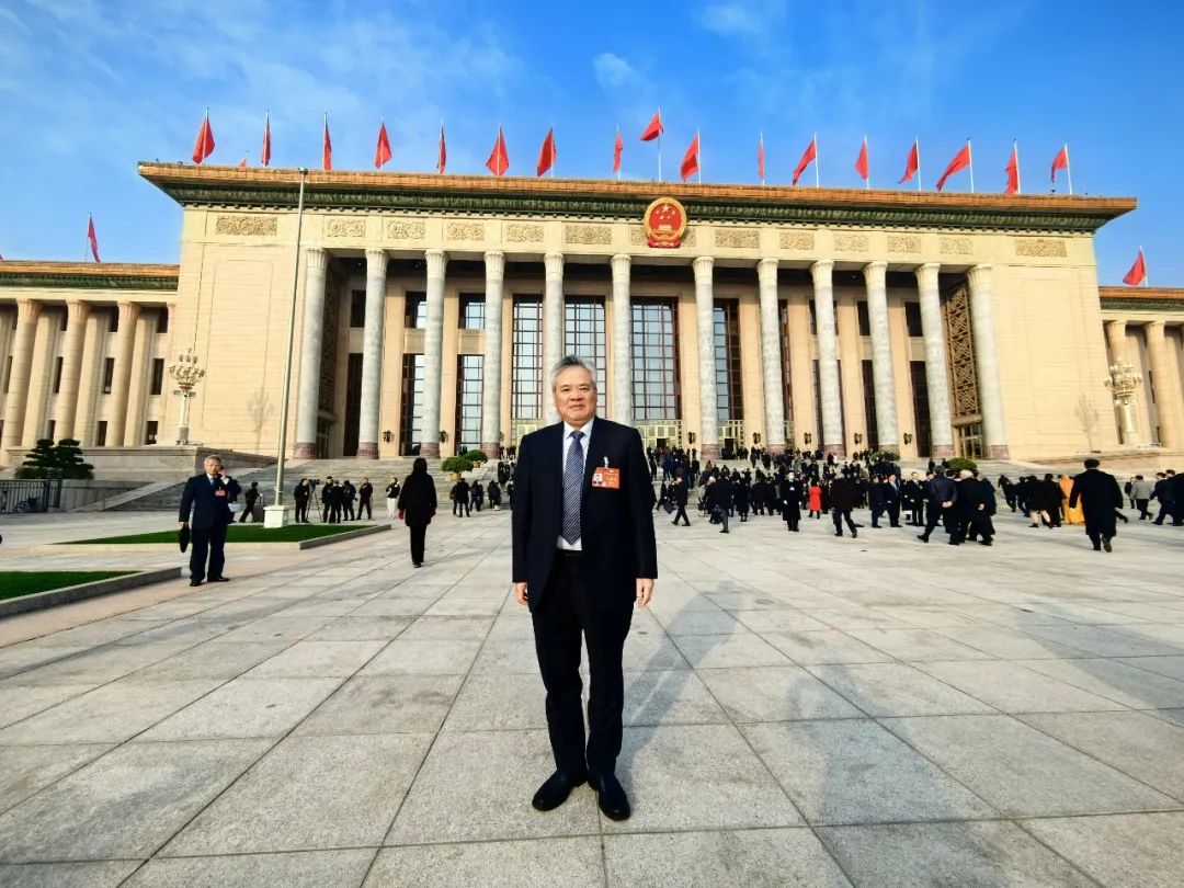 2024两会国企新声第二辑:加速传统产业智能化转型 推