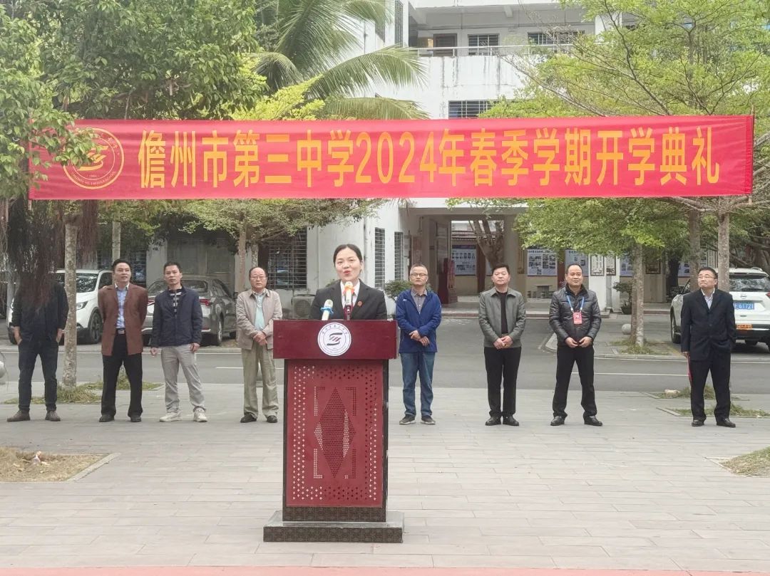 海南二中院民事审判第二庭法官,儋州市第三中学法治副校长叶玉华,以