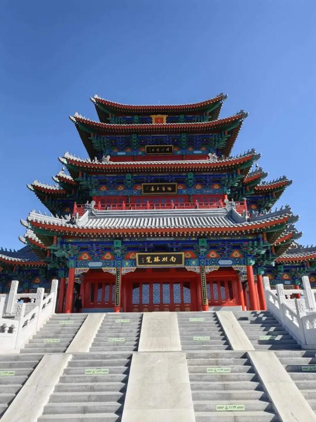 "南川记忆"摄影展以南川楼片区蝶变为展览题材,通过沧桑南川,记忆南川