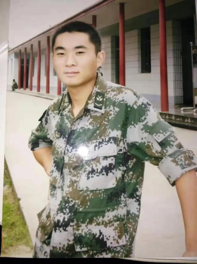 汽车专业技术成为了一名驾驶员也踏上了参军入伍的征程付立赵的舅舅