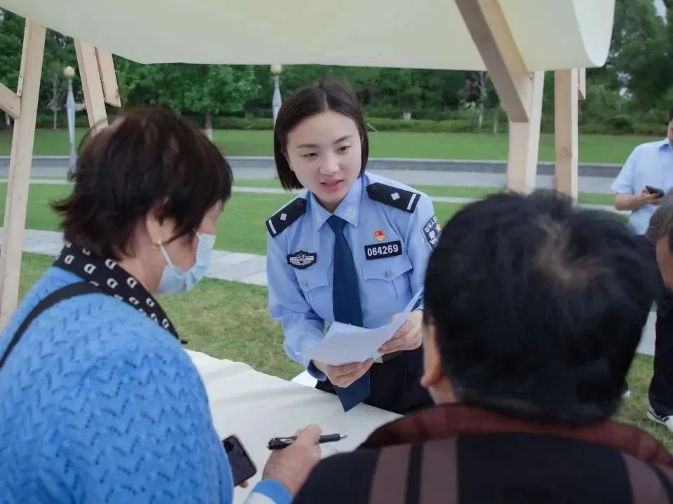 走进反诈战线,探秘上海警花"变形记"_澎湃号·政务_澎湃新闻-the