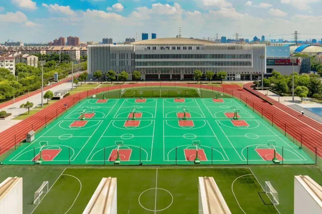 宝钢体育中心宝钢体育中心是宝钢集团企业体育场馆,由宝钢体育馆,宝钢