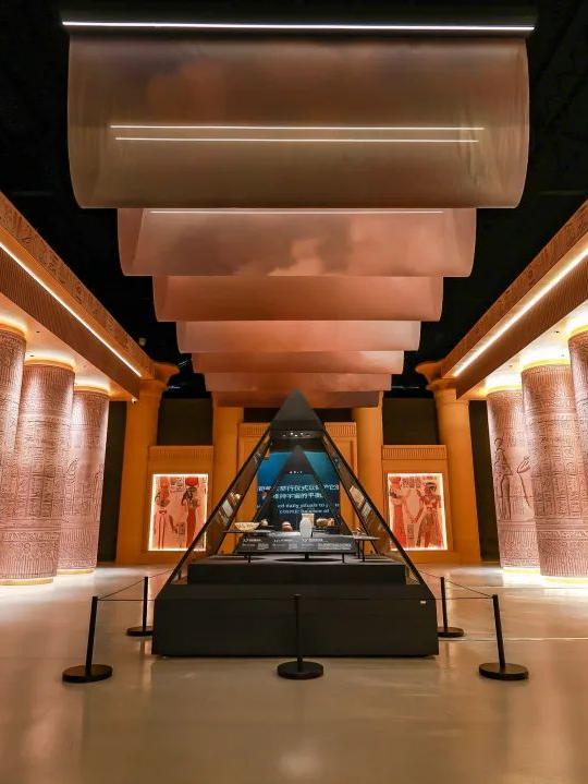 时间:周二至周日10:00-17:00法国双人艺术家组合伊万·克莱达特(yvan