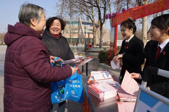 主题党日晋州法院开展三八妇女节法治宣传活动