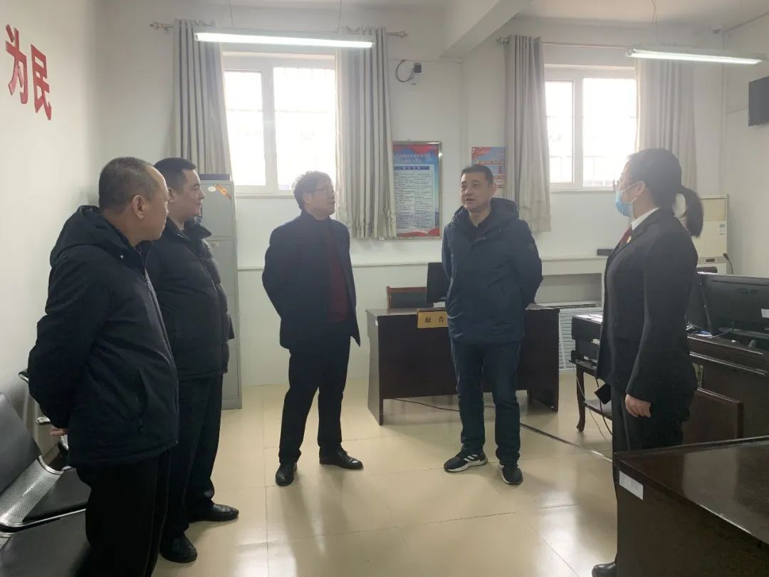 秦皇岛市法院司法警察支队支队长刘永明一行 到卢龙法院陈官屯法庭