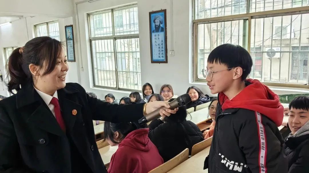 打造枫桥式人民法庭青春成长法治护航衡阳县人民法院开展送法进校园