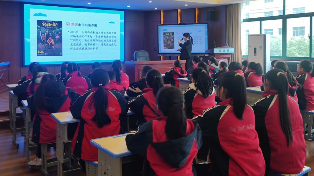 莲塘五中洪范学校开学第一课,法治不缺席.