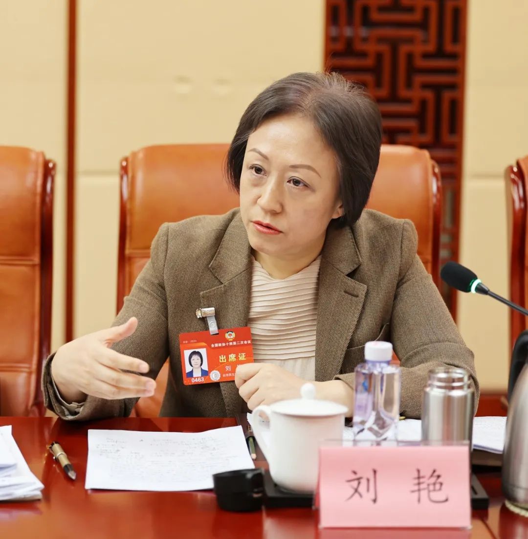 陈军,王昱,蔡睿,陈子云,陈玉玲,陈清莉,吕少军发言.江利平主持会议.