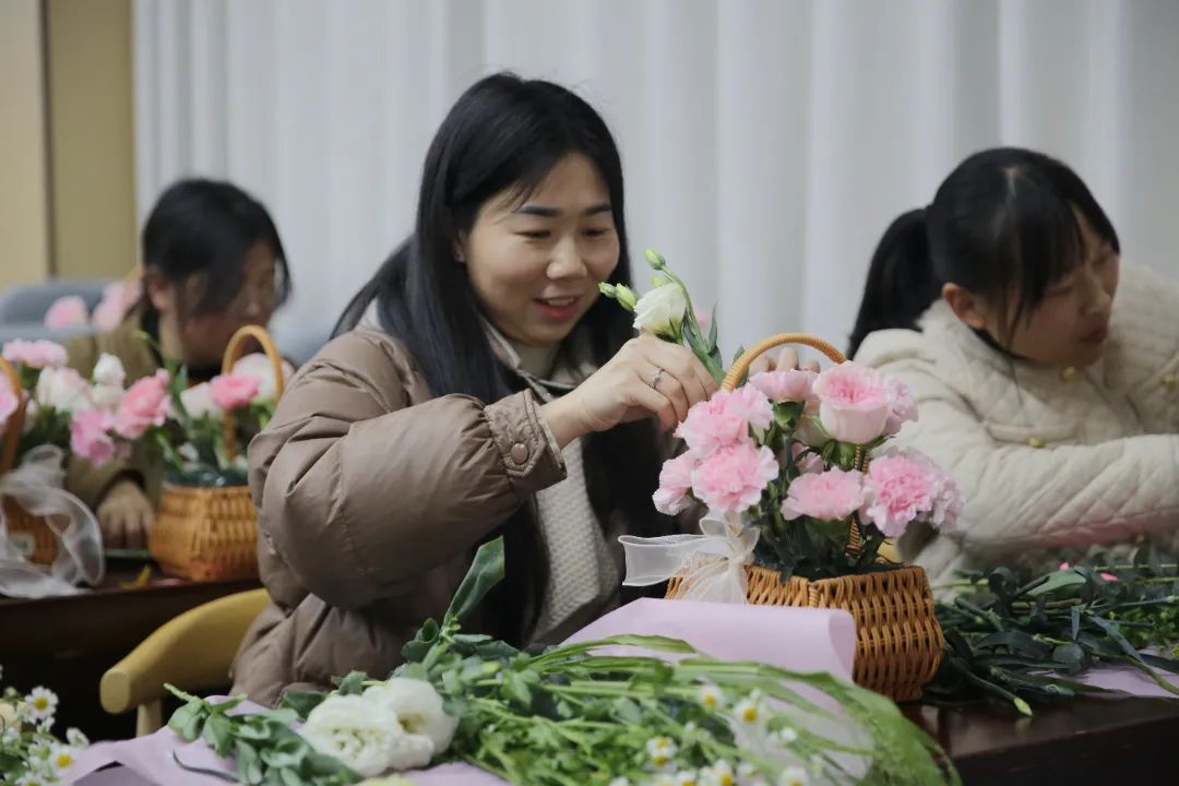 插花话廉洁 传承好家风 | 峡江县妇联举办花艺沙龙活动